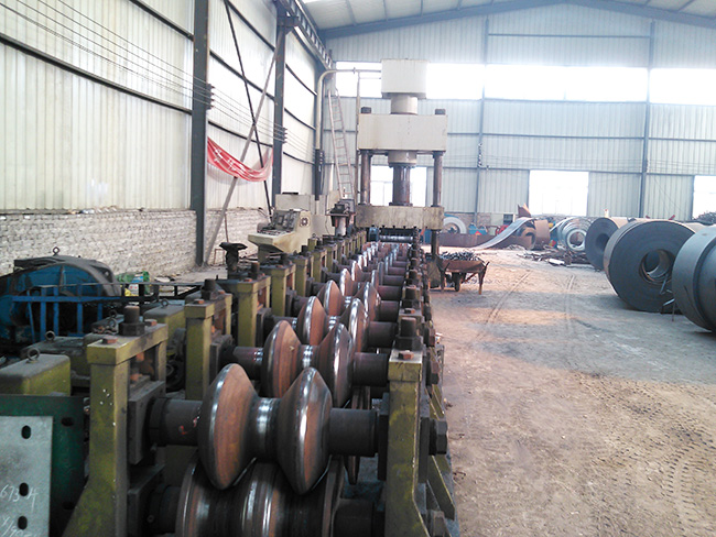 波形护栏压型机