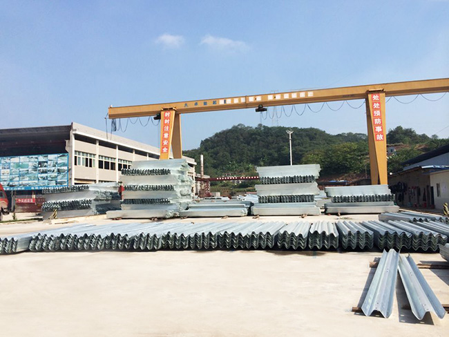 防撞护栏板 货场实景