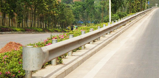 黔南镀锌波形护栏安装实例